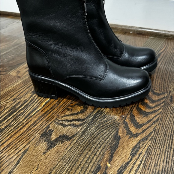 New never worn signature leather boots - Picture 2 of 5